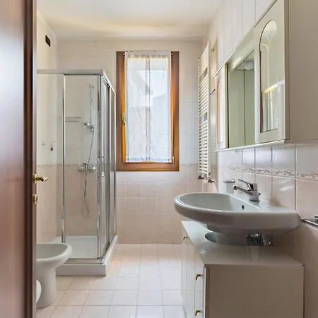 5 Minutes From Station With Parking Treviso
