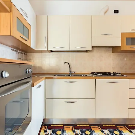 5 Minutes From Station With Parking