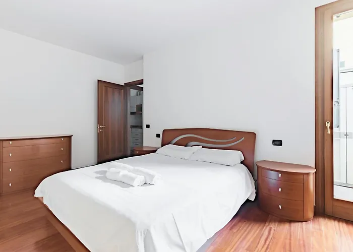 5 Minutes From Treviso Station With Parking *